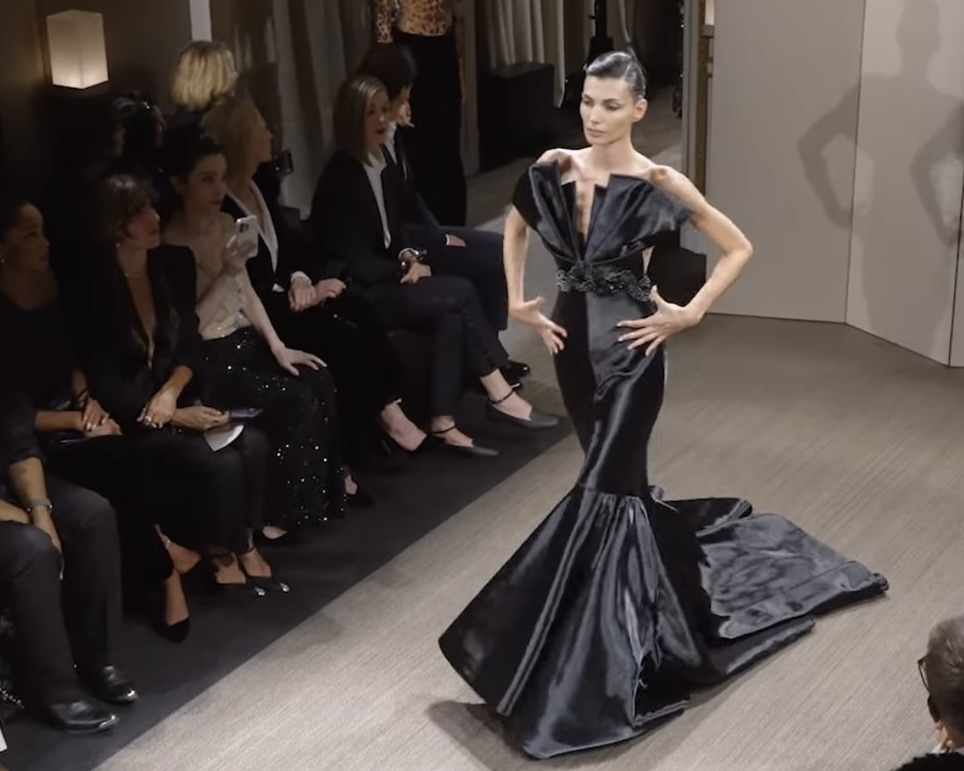 Giorgio Armani Privé... أناقة هادئة تعيد تعريف الفخامة في أسبوع باريس للهوت كوتور