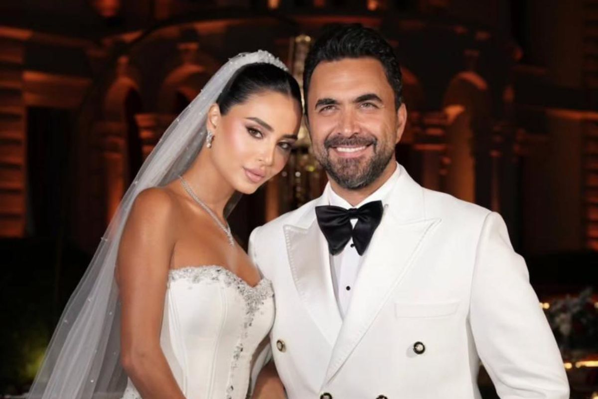 نادر الأتات يدخل القفص الذهبي مع جنى إسماعيل في  حفل حاشد
