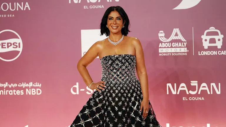 انطلاقة مهرجان الجونة السينمائي و منى زكي نجمة الإفتتاح